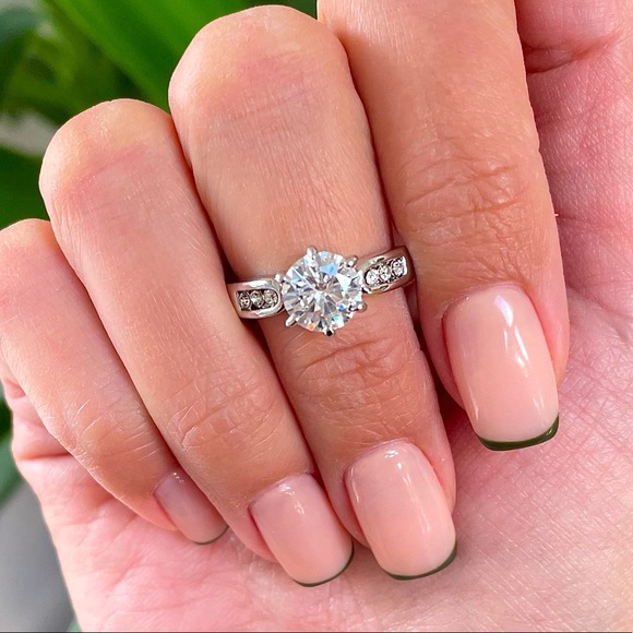 Jewelry - Top quality crystal solitaire ring